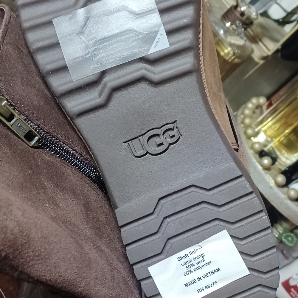 UGG - Picture 11 of 11